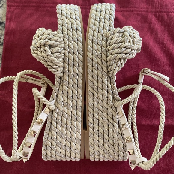 22:06 Valentino Woven Fabric Rockstud Torchon Platform Sandals - Picture 7 of 16